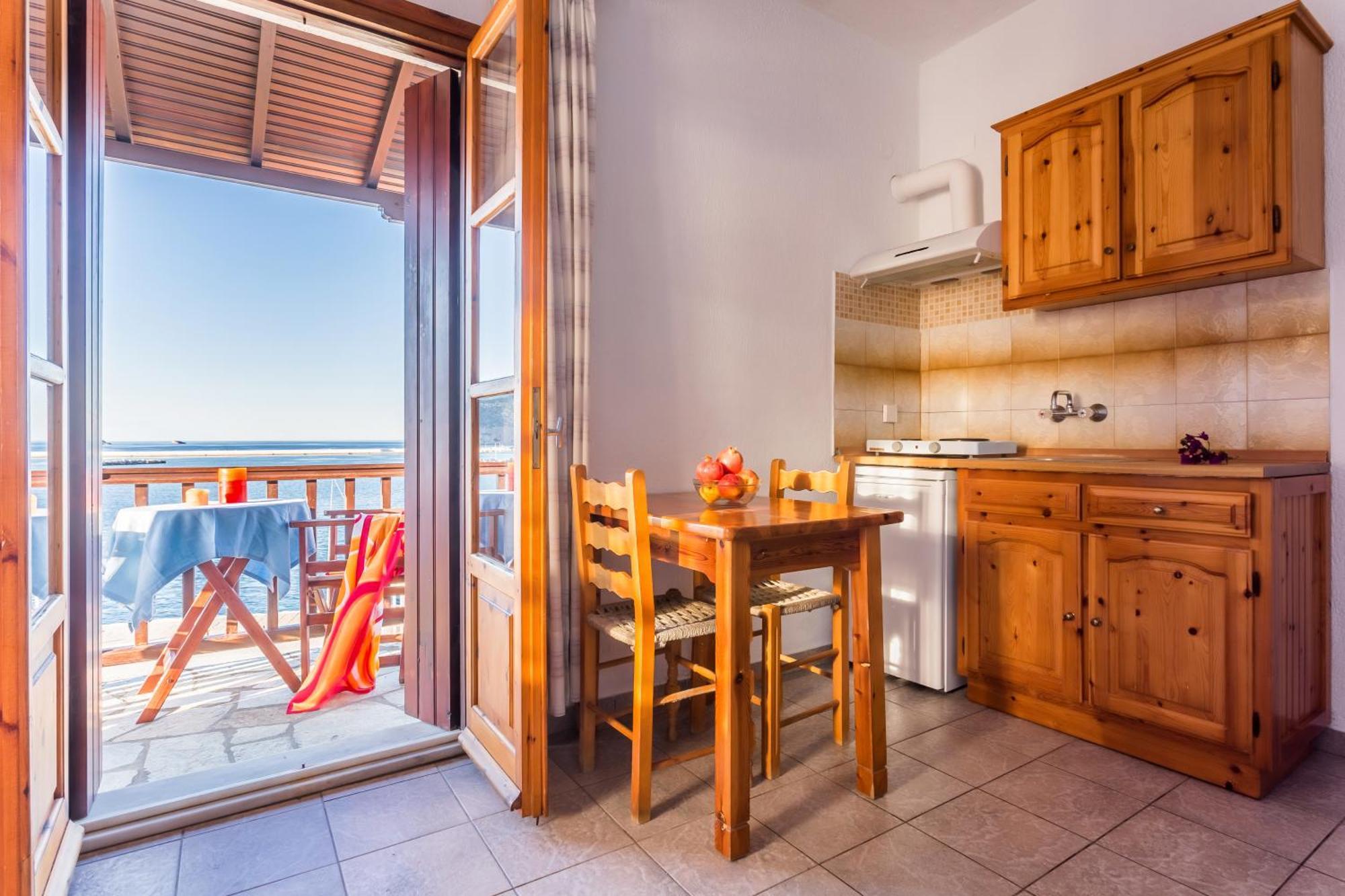 Nikolaos Studios Apartments Skopelos Town Bagian luar foto