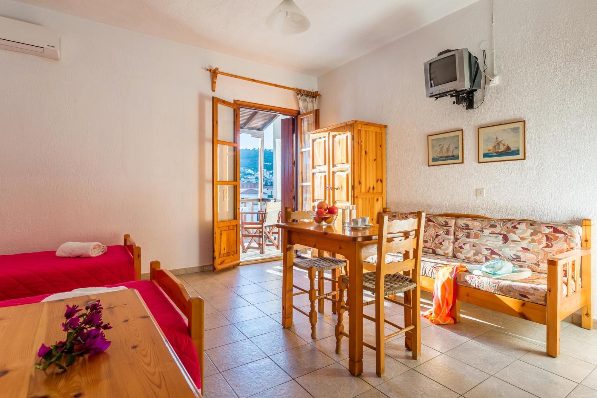 Nikolaos Studios Apartments Skopelos Town Bagian luar foto