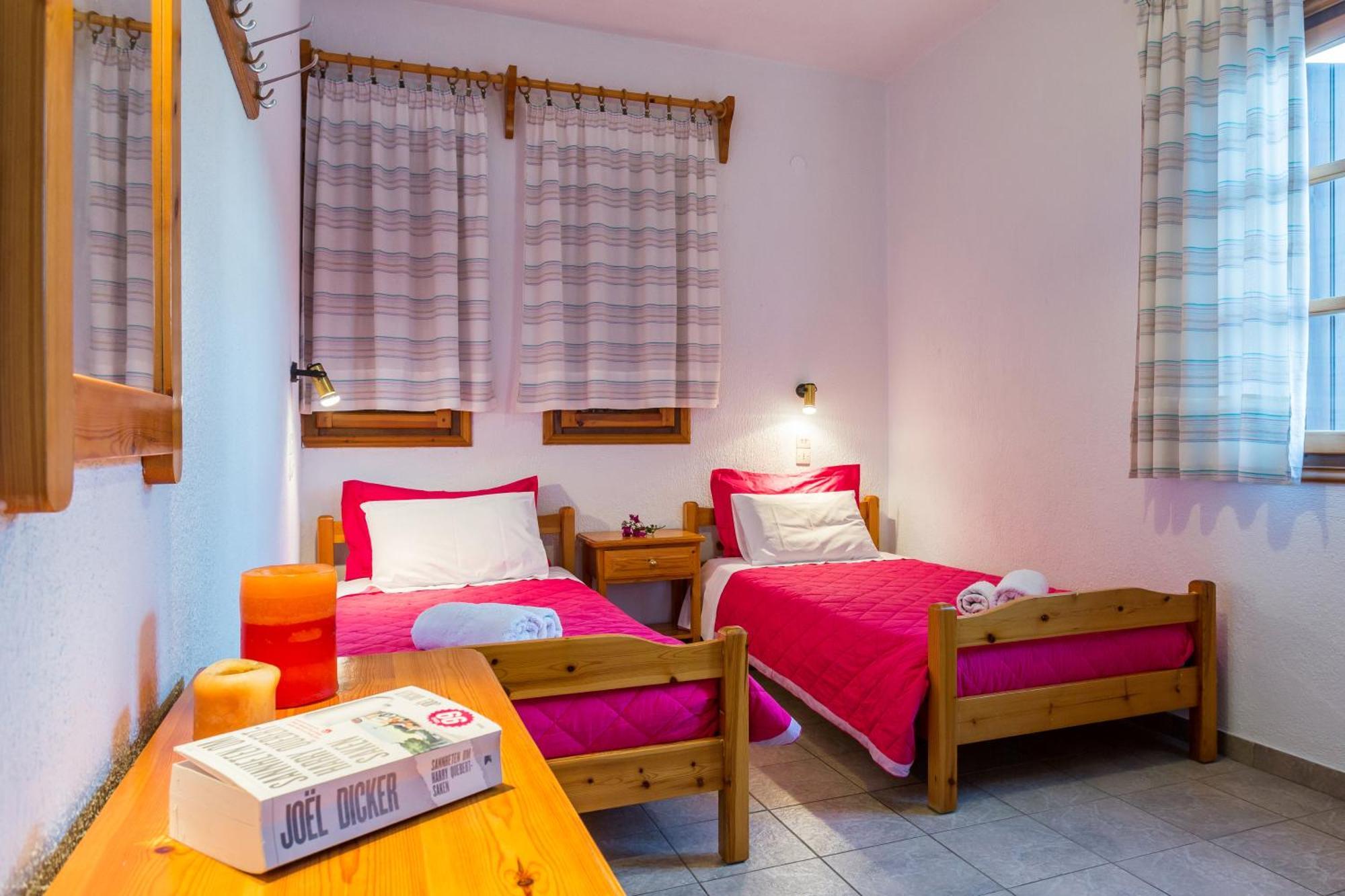 Nikolaos Studios Apartments Skopelos Town Bagian luar foto