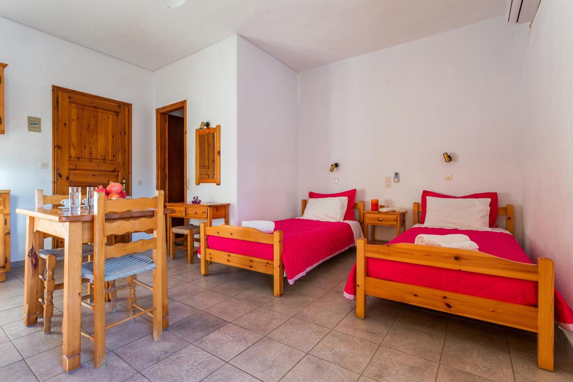 Nikolaos Studios Apartments Skopelos Town Bagian luar foto