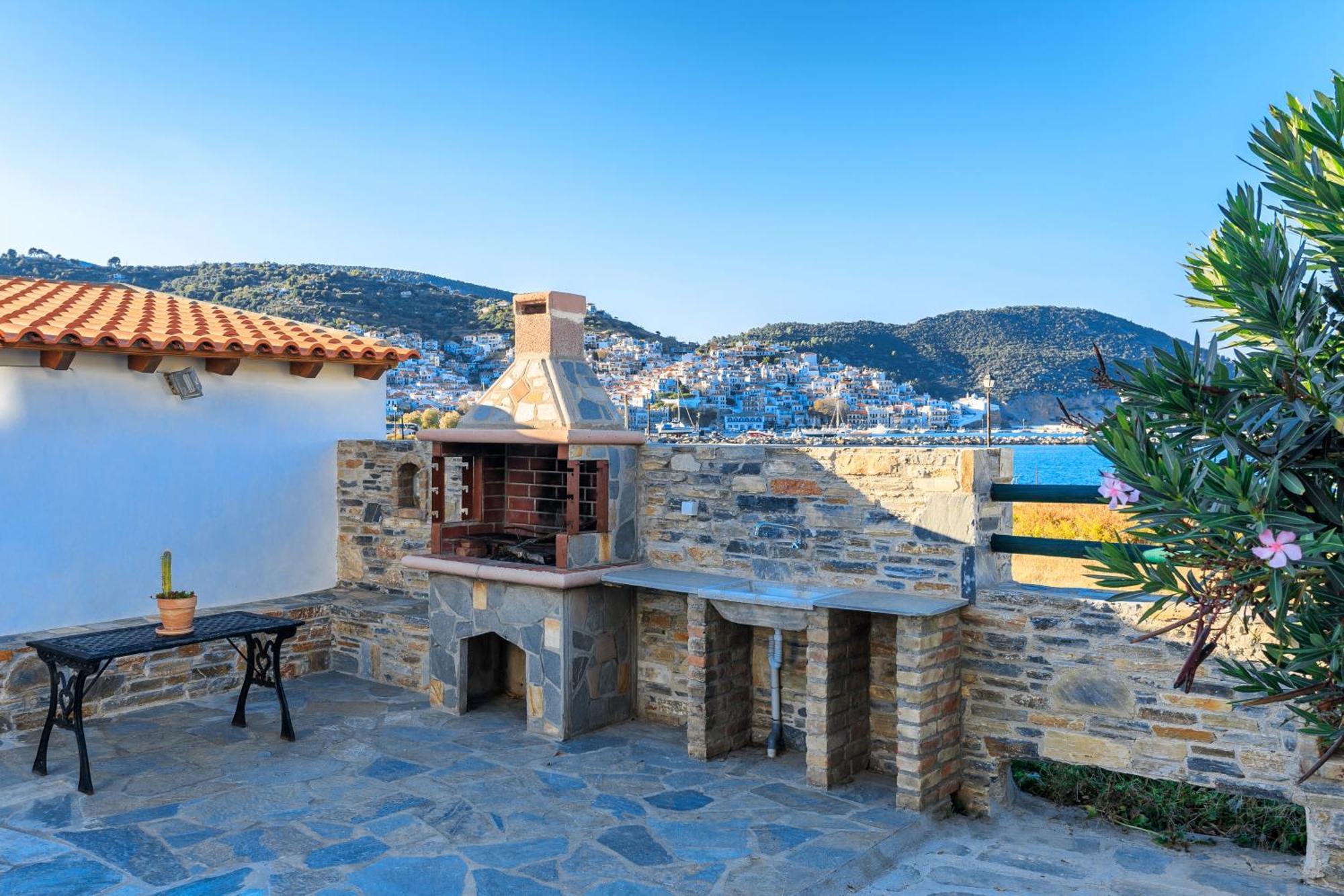 Nikolaos Studios Apartments Skopelos Town Bagian luar foto