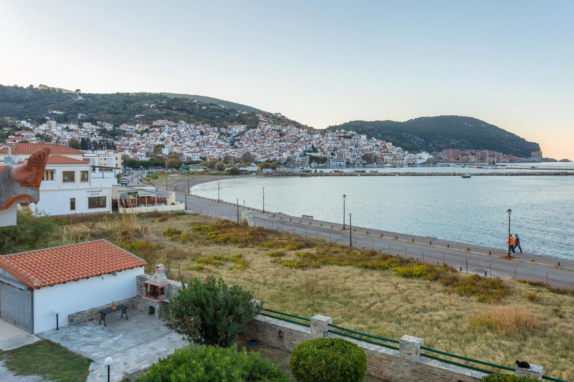 Nikolaos Studios Apartments Skopelos Town Bagian luar foto