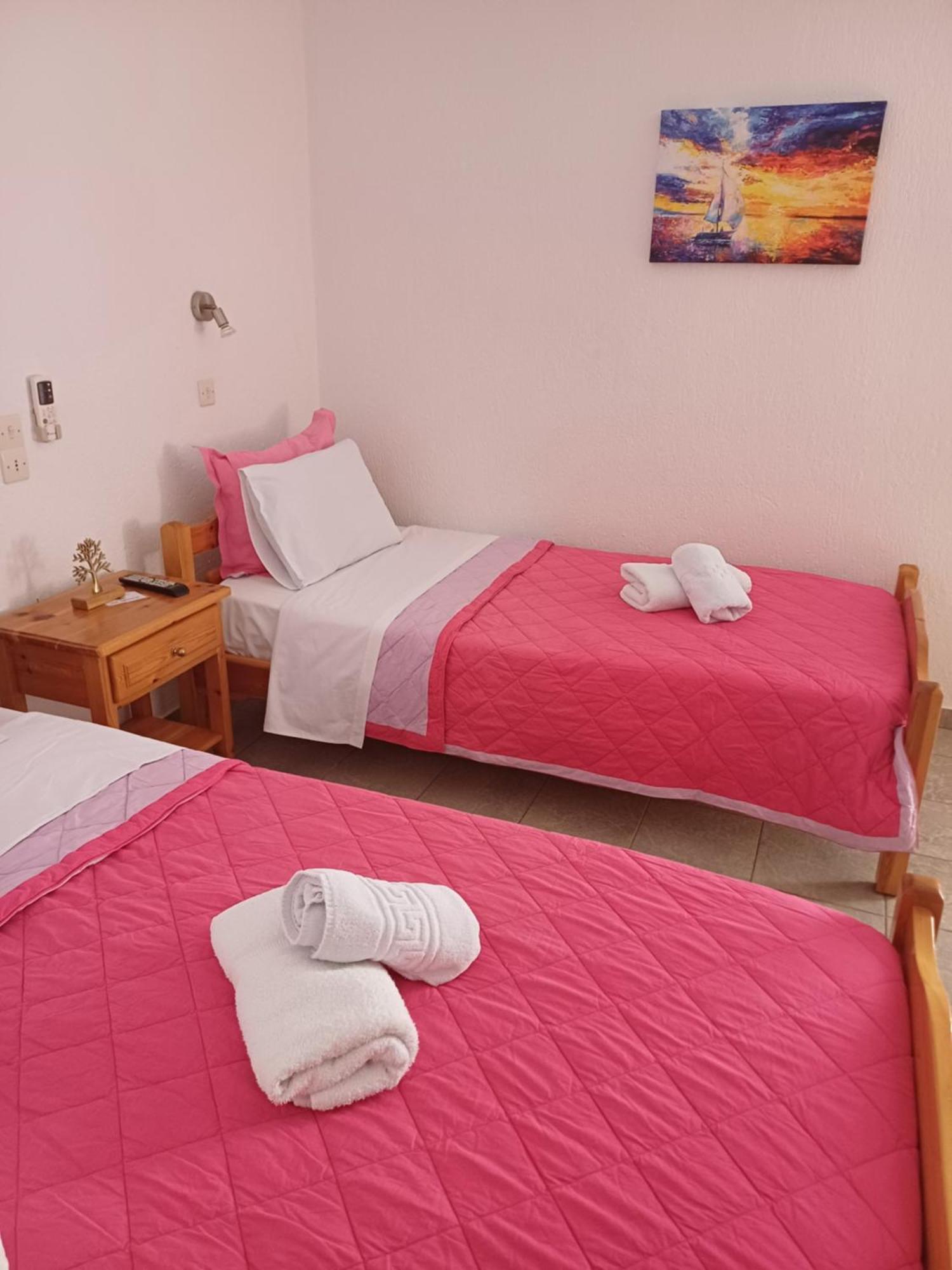 Nikolaos Studios Apartments Skopelos Town Bagian luar foto
