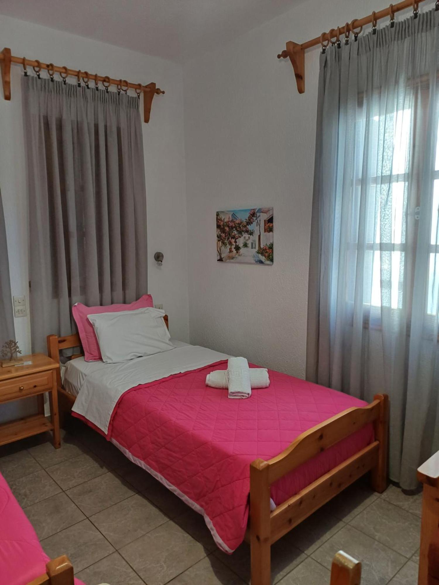 Nikolaos Studios Apartments Skopelos Town Bagian luar foto