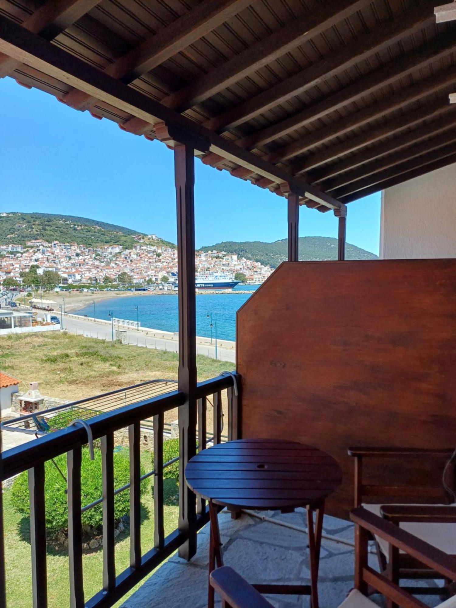 Nikolaos Studios Apartments Skopelos Town Bagian luar foto