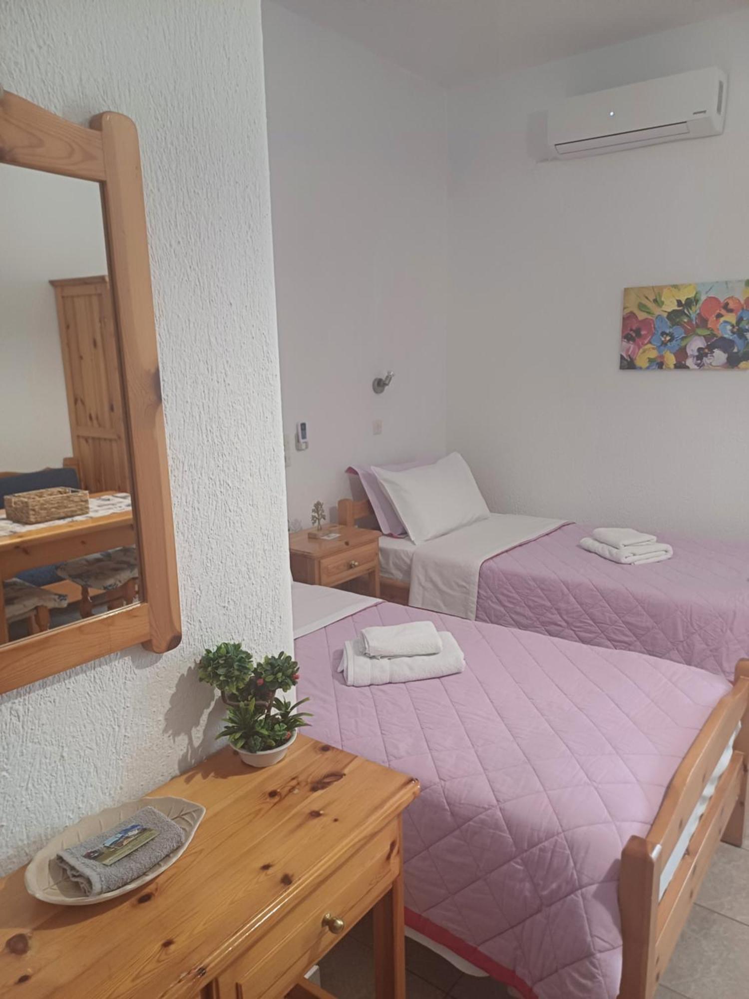 Nikolaos Studios Apartments Skopelos Town Bagian luar foto