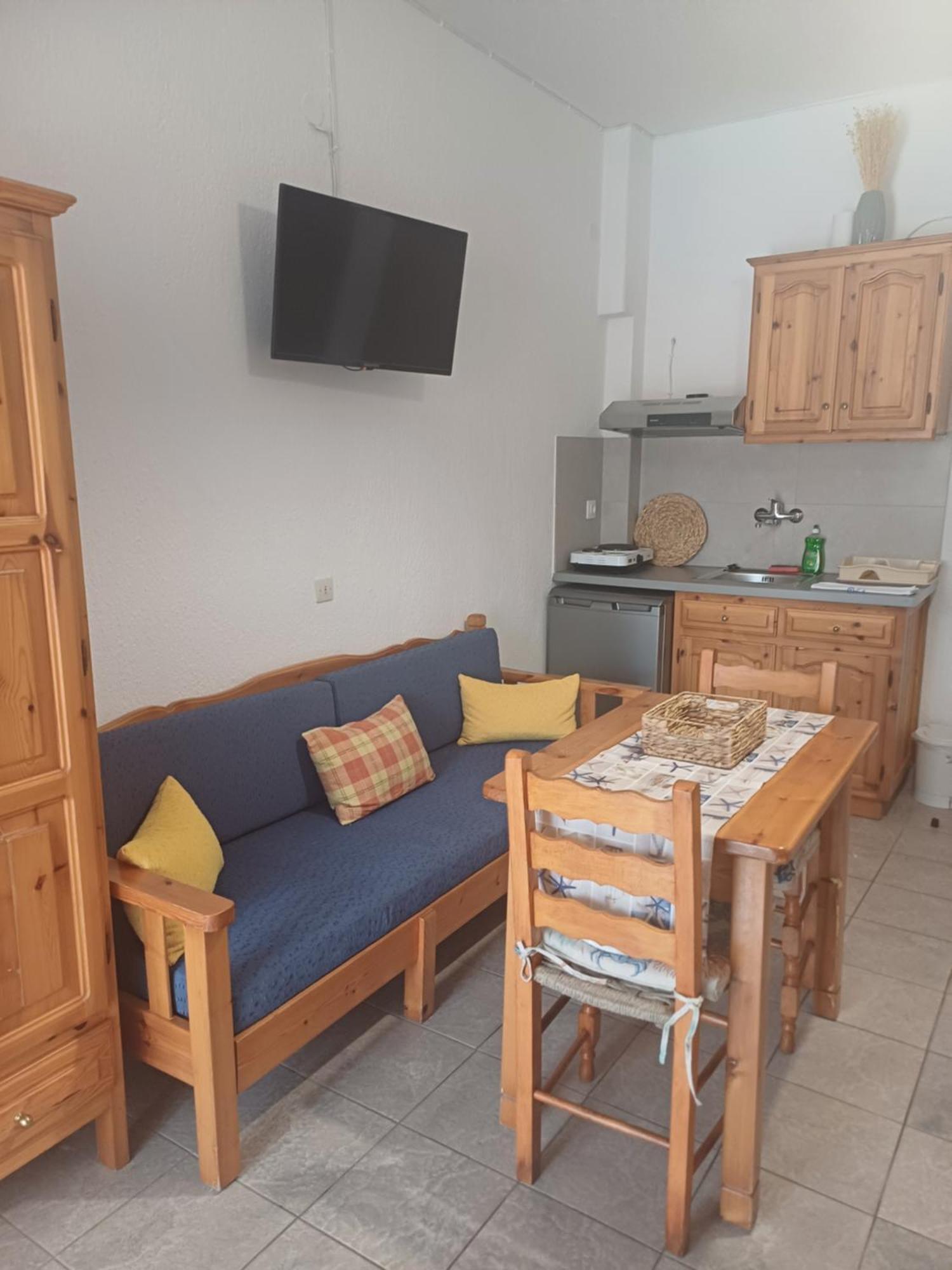 Nikolaos Studios Apartments Skopelos Town Bagian luar foto