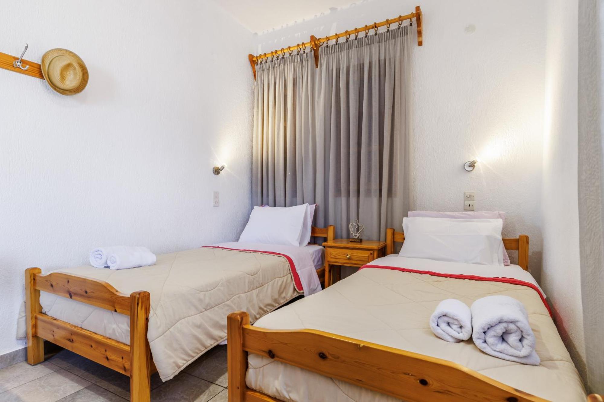 Nikolaos Studios Apartments Skopelos Town Bagian luar foto