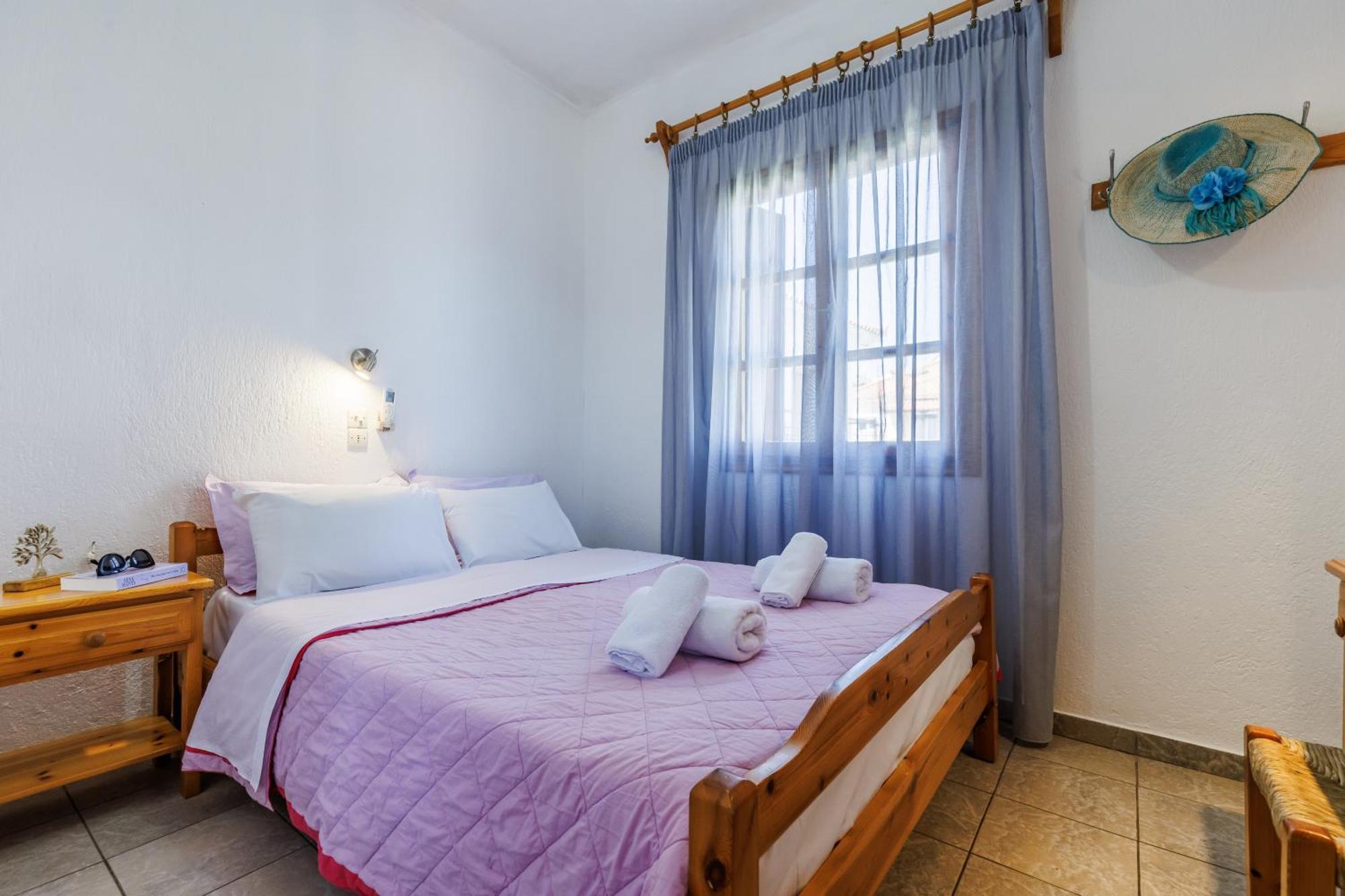 Nikolaos Studios Apartments Skopelos Town Bagian luar foto