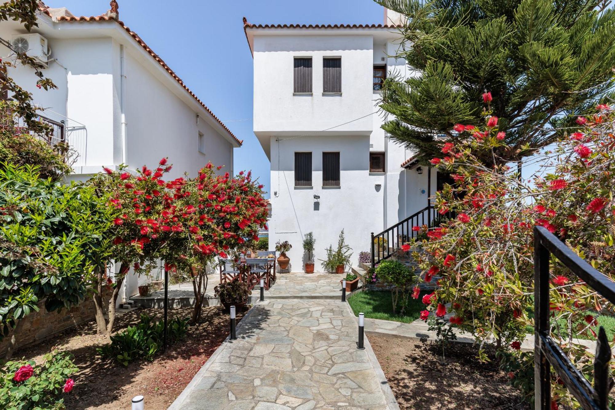 Nikolaos Studios Apartments Skopelos Town Bagian luar foto