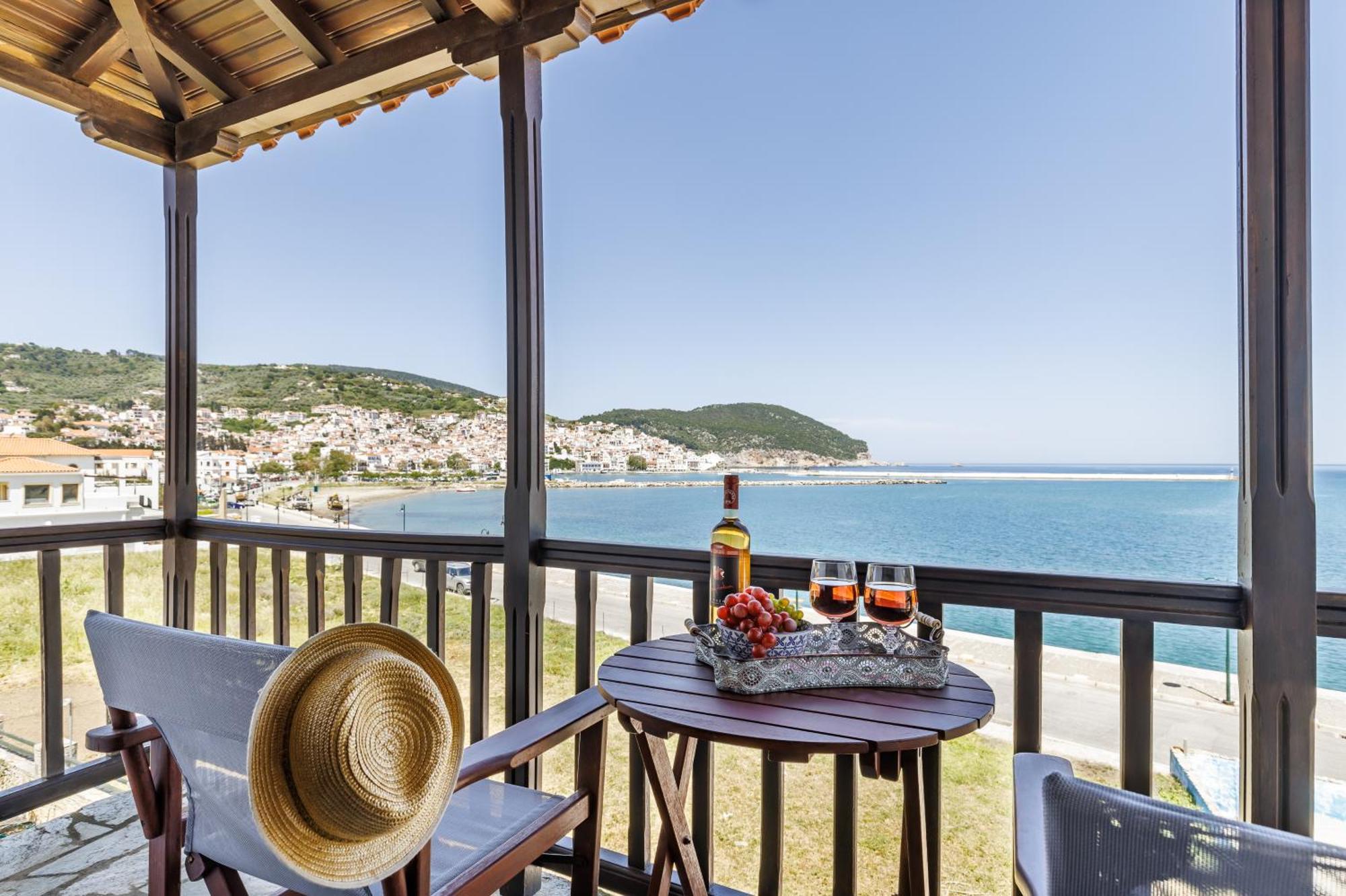 Nikolaos Studios Apartments Skopelos Town Bagian luar foto