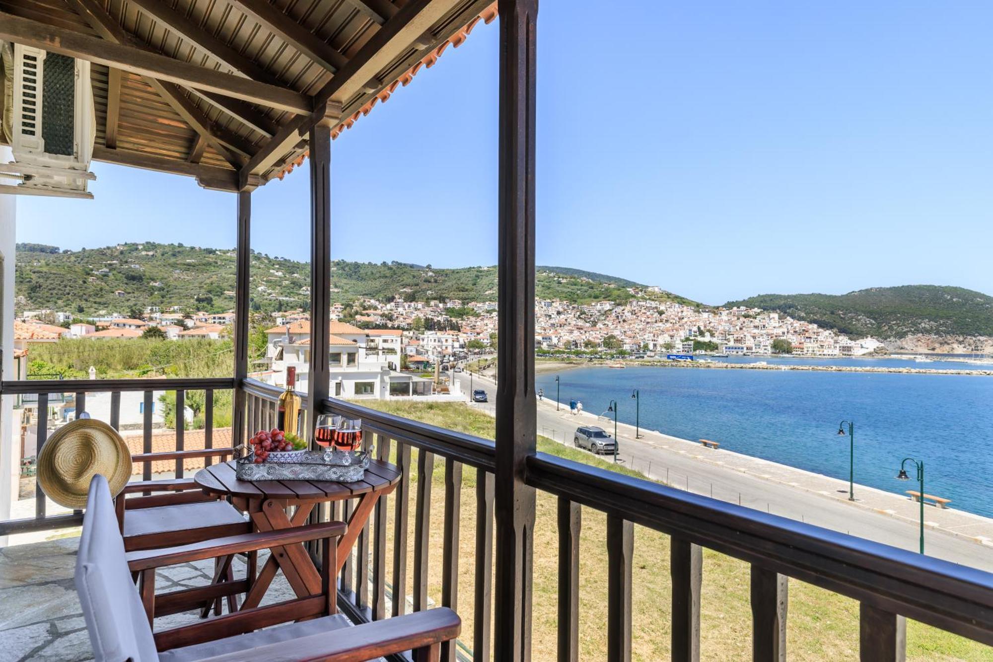 Nikolaos Studios Apartments Skopelos Town Bagian luar foto