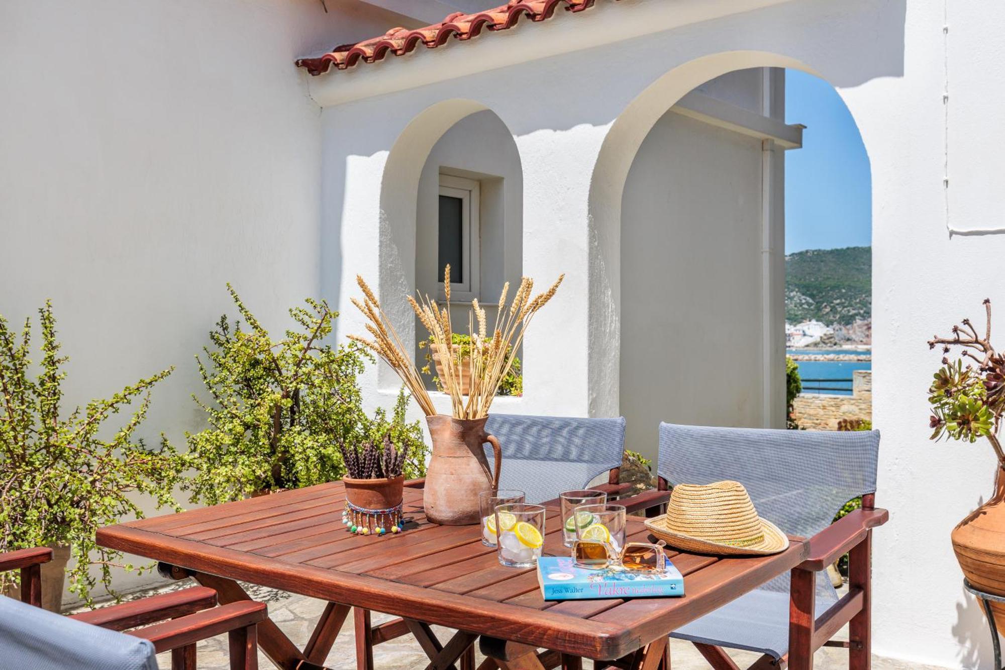Nikolaos Studios Apartments Skopelos Town Bagian luar foto