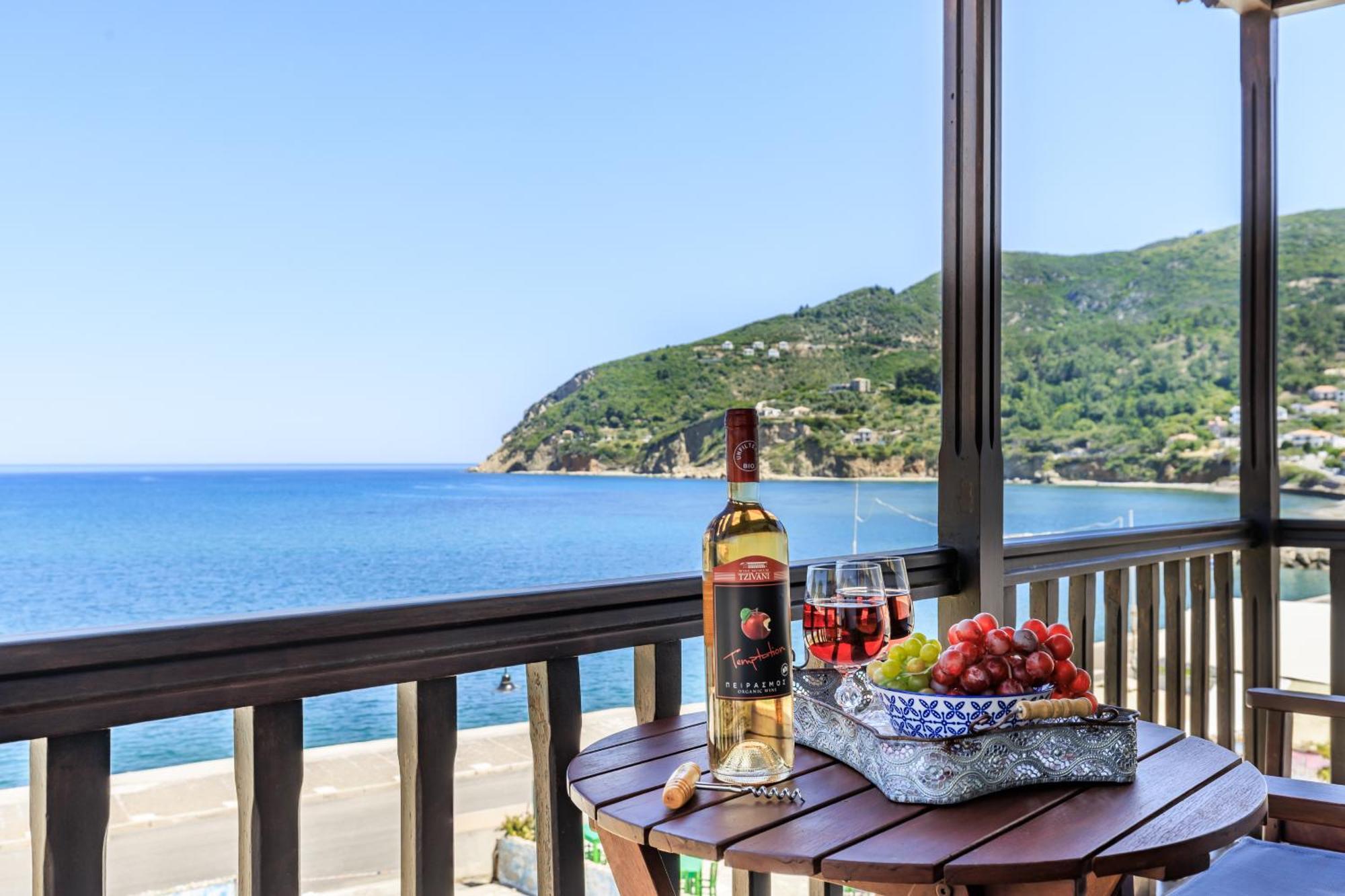 Nikolaos Studios Apartments Skopelos Town Bagian luar foto