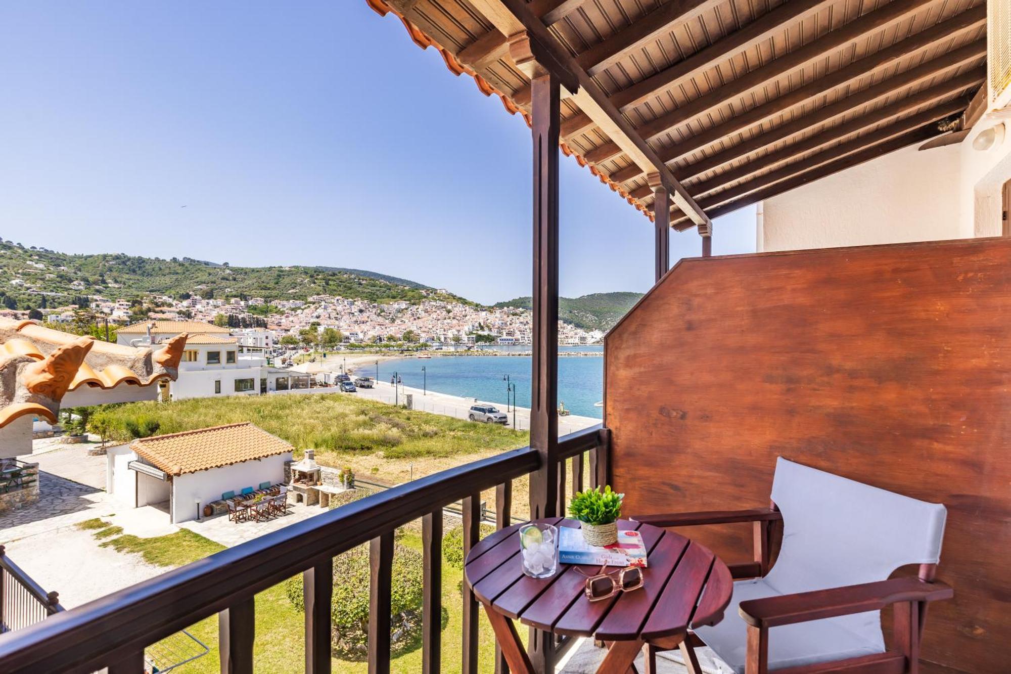 Nikolaos Studios Apartments Skopelos Town Bagian luar foto