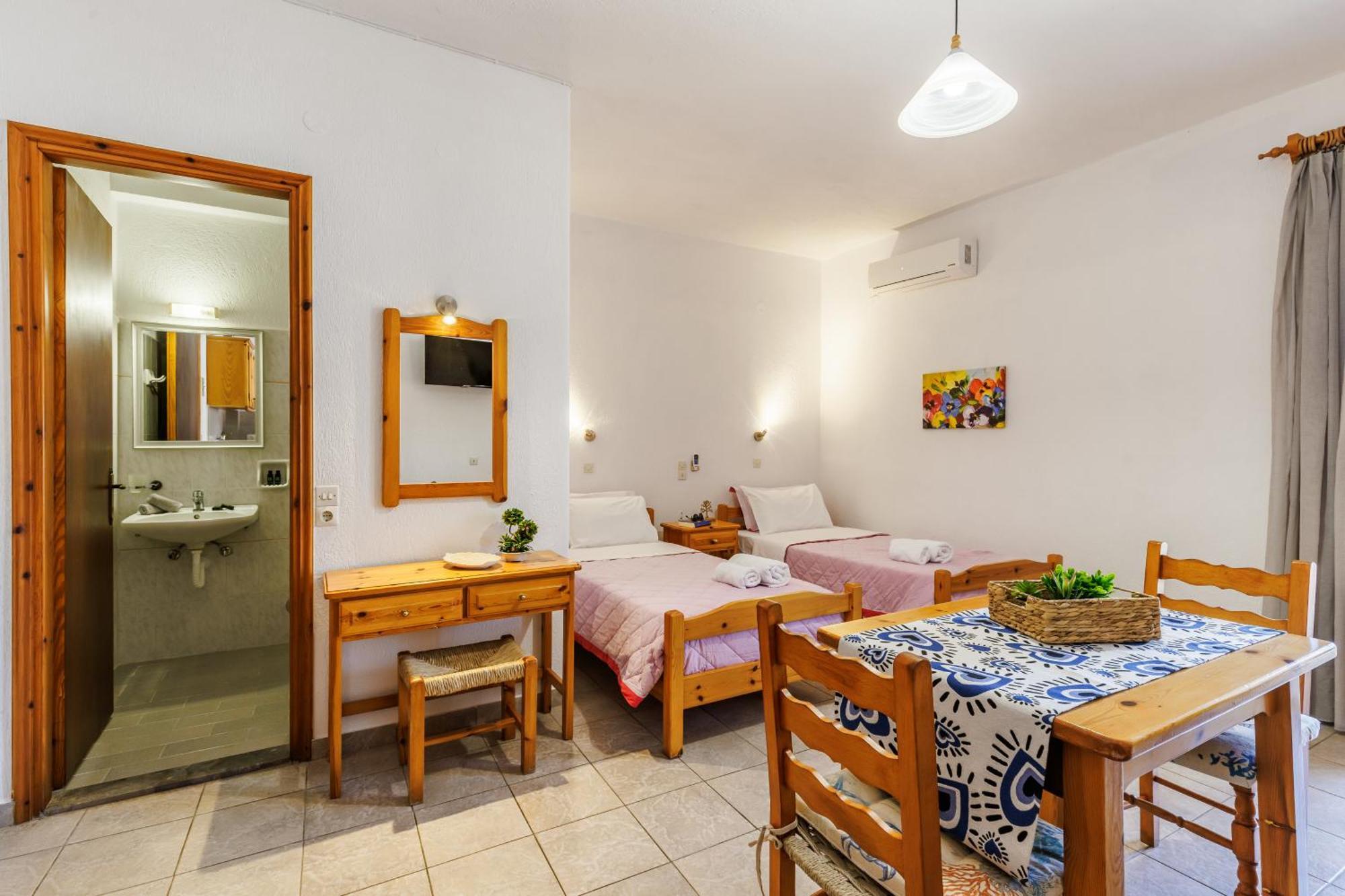 Nikolaos Studios Apartments Skopelos Town Bagian luar foto