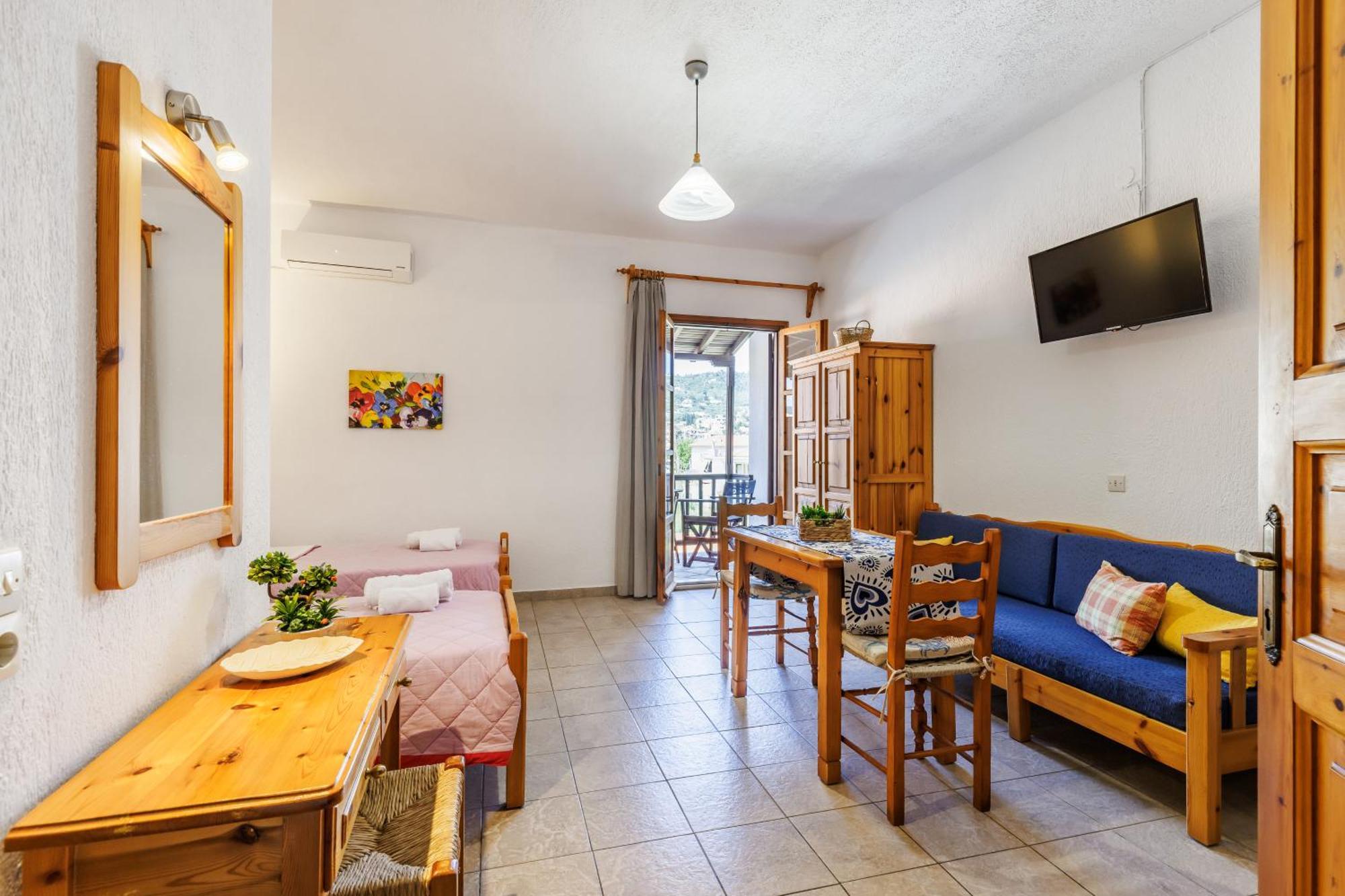 Nikolaos Studios Apartments Skopelos Town Bagian luar foto