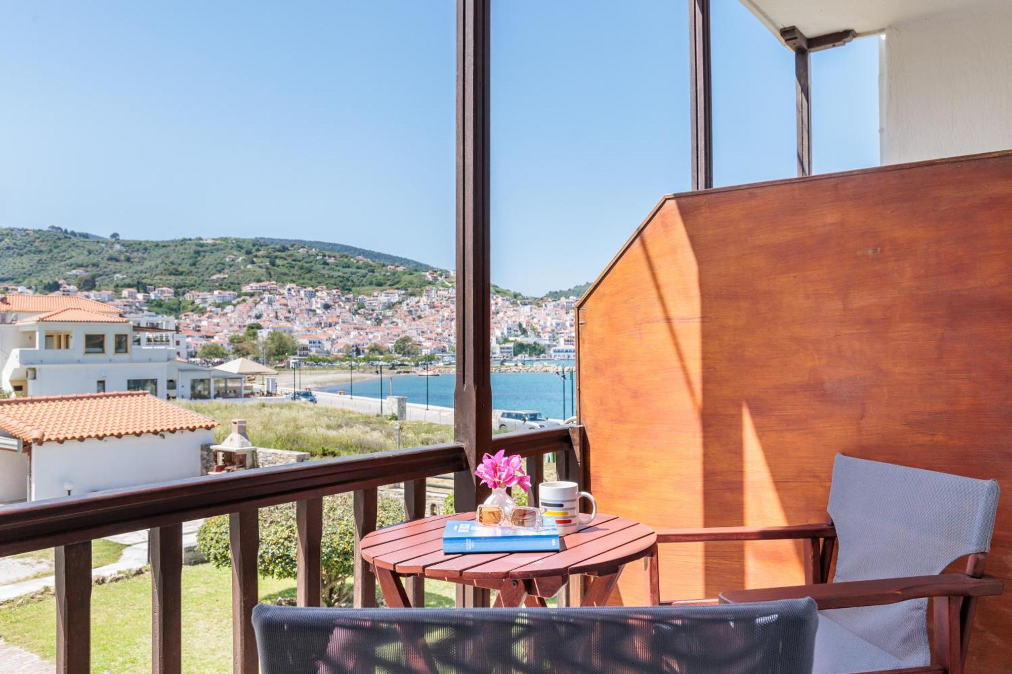 Nikolaos Studios Apartments Skopelos Town Bagian luar foto