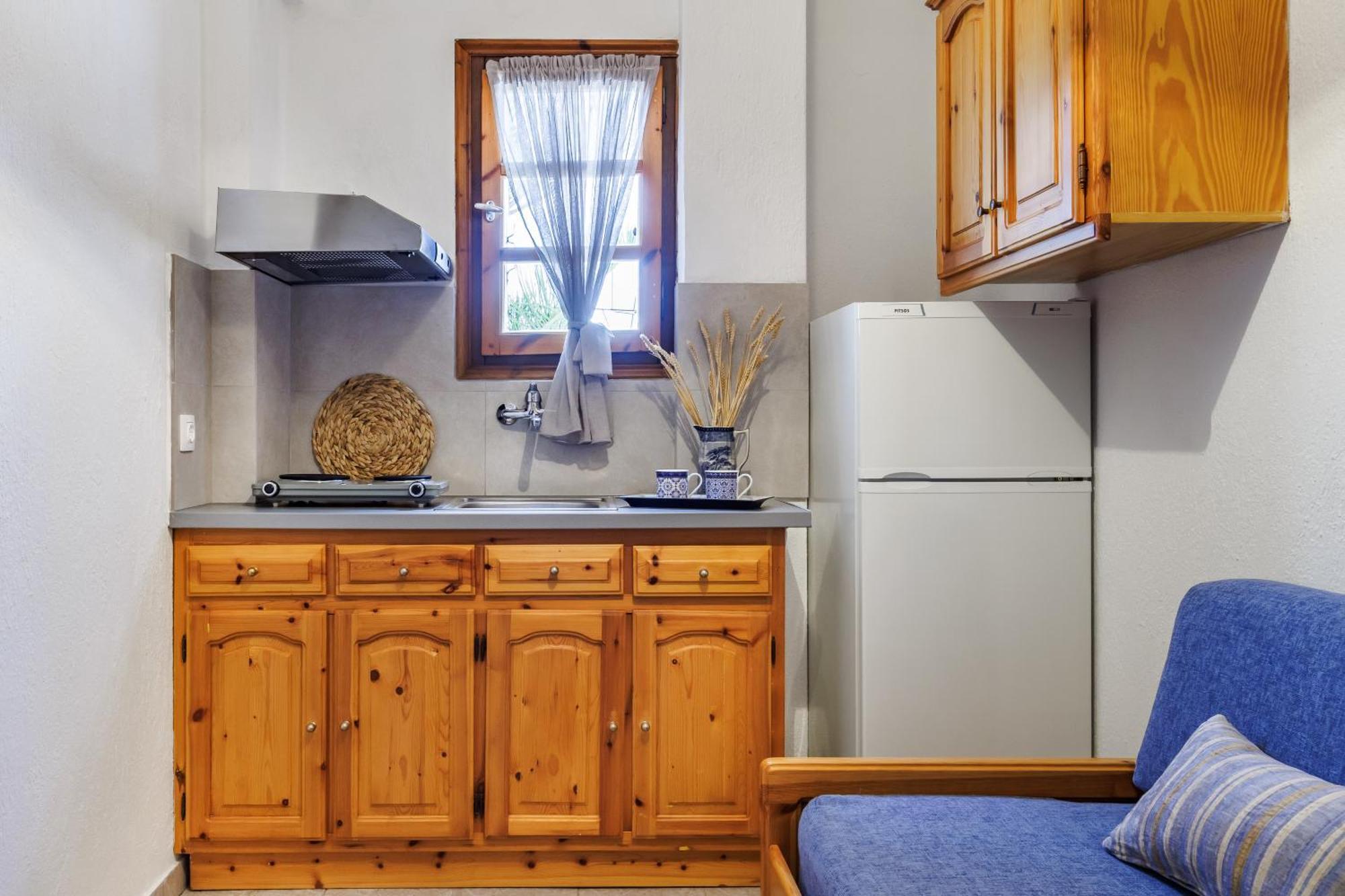 Nikolaos Studios Apartments Skopelos Town Bagian luar foto