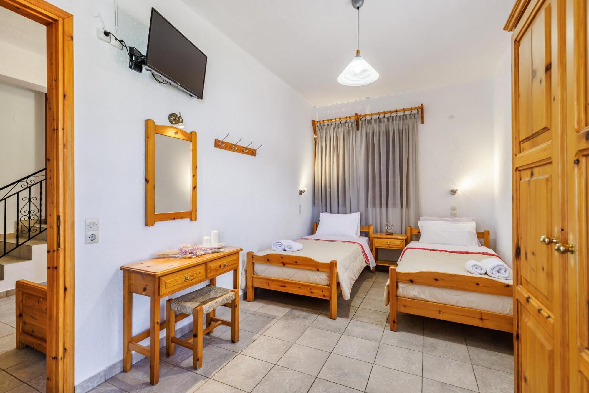 Nikolaos Studios Apartments Skopelos Town Bagian luar foto