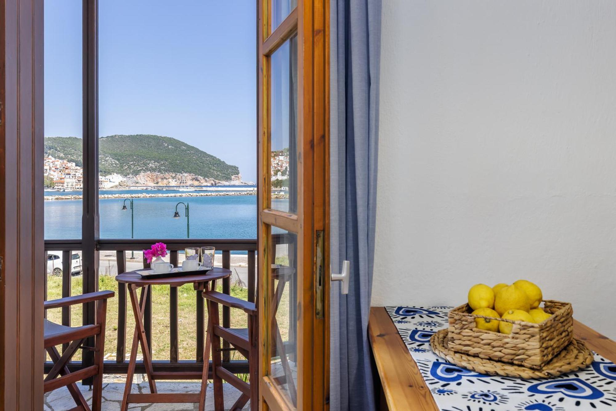 Nikolaos Studios Apartments Skopelos Town Bagian luar foto