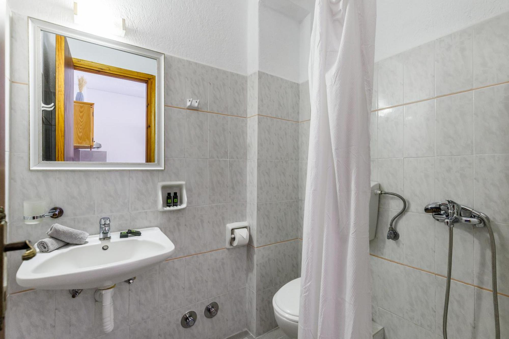 Nikolaos Studios Apartments Skopelos Town Bagian luar foto