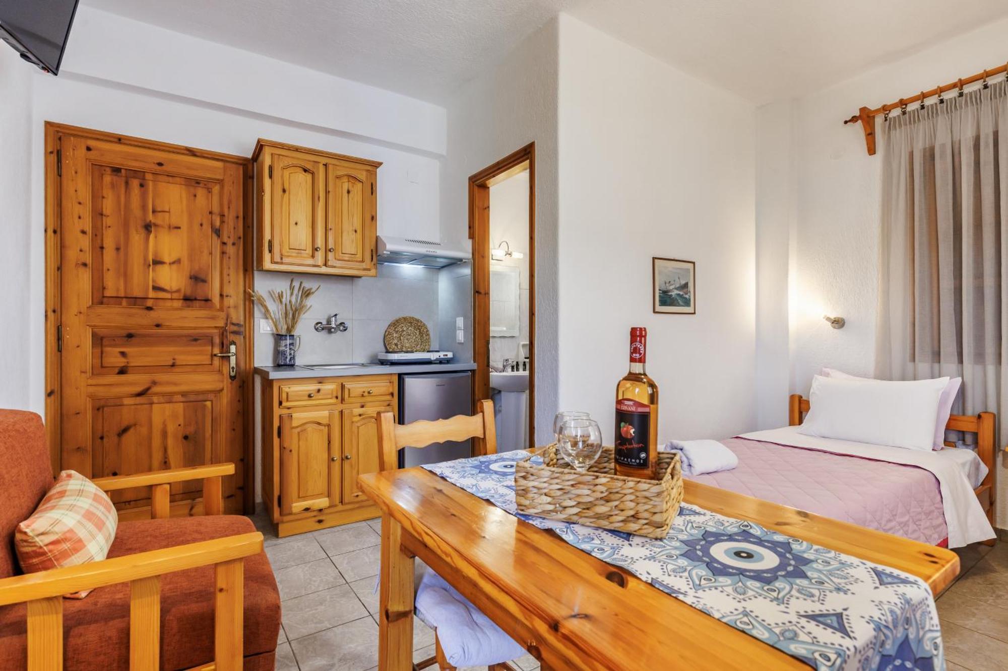 Nikolaos Studios Apartments Skopelos Town Bagian luar foto