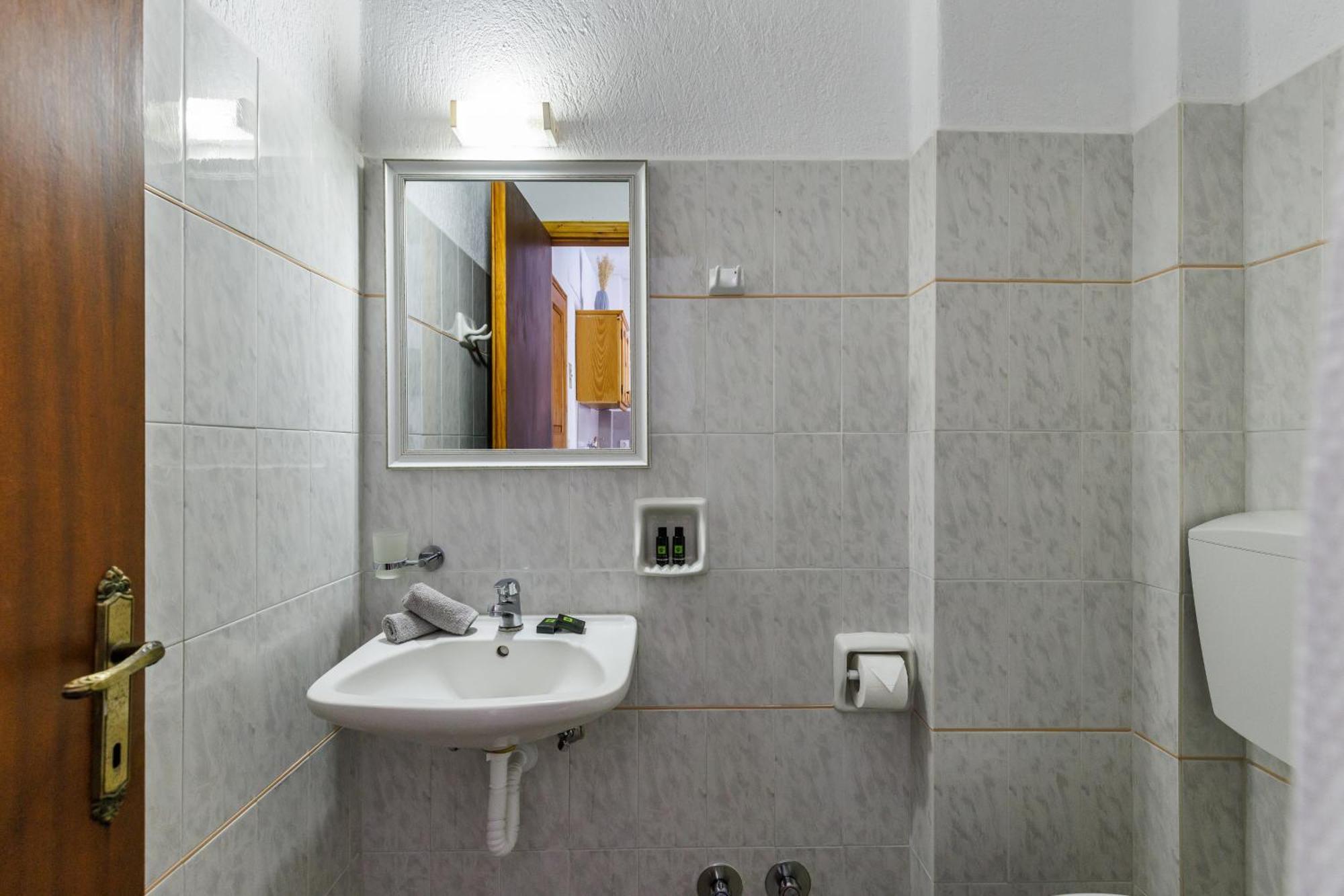 Nikolaos Studios Apartments Skopelos Town Bagian luar foto