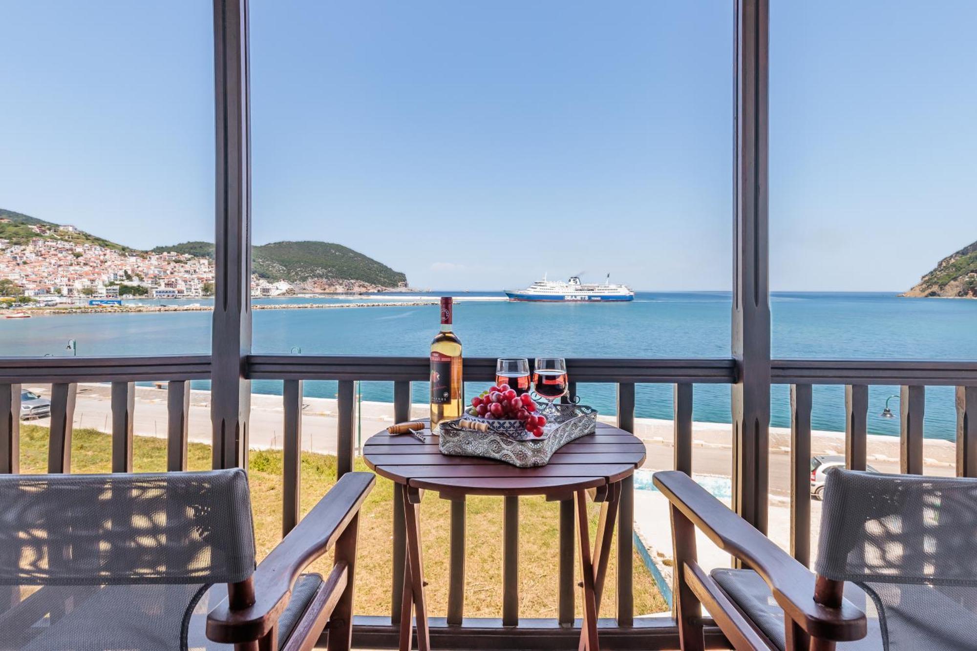 Nikolaos Studios Apartments Skopelos Town Bagian luar foto